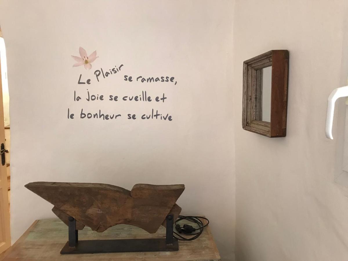 Les Gouts Et Les Couleurs Aparthotel Cucuron Luaran gambar