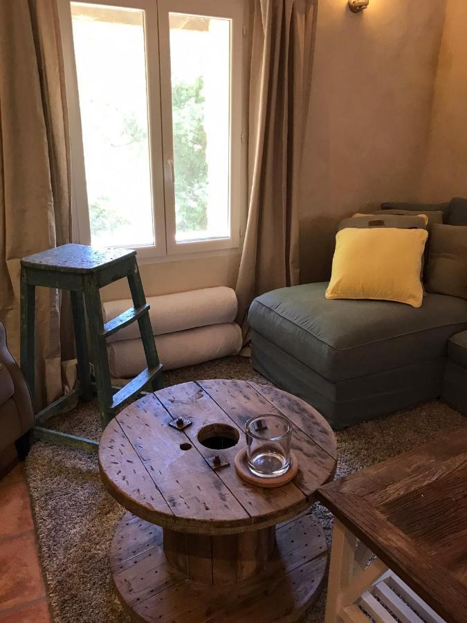 Les Gouts Et Les Couleurs Aparthotel Cucuron Luaran gambar