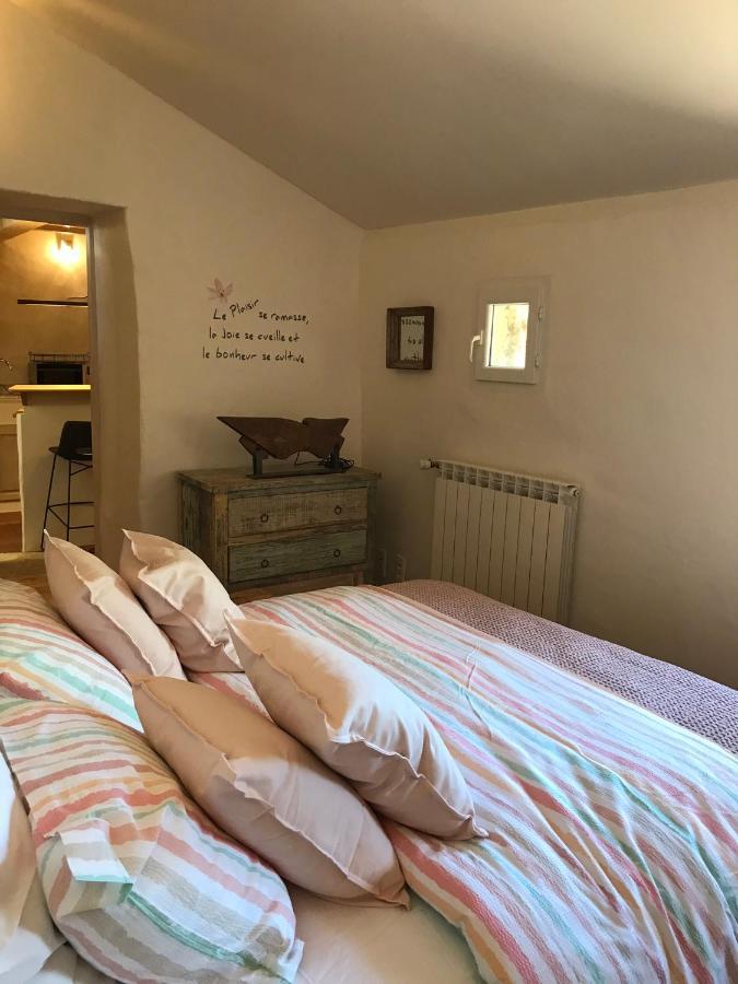 Les Gouts Et Les Couleurs Aparthotel Cucuron Luaran gambar