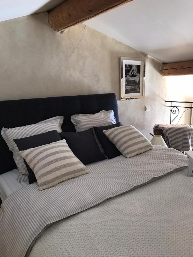 Les Gouts Et Les Couleurs Aparthotel Cucuron Luaran gambar