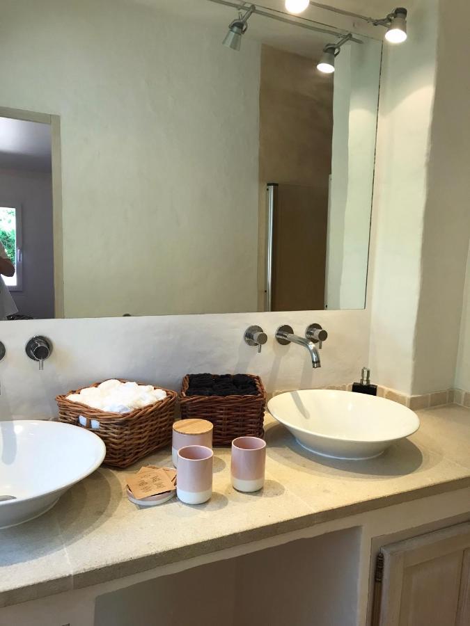 Les Gouts Et Les Couleurs Aparthotel Cucuron Luaran gambar