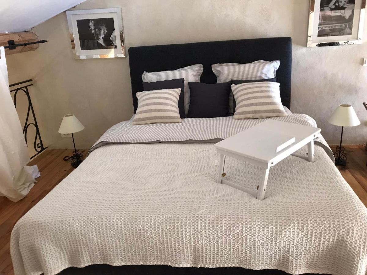 Les Gouts Et Les Couleurs Aparthotel Cucuron Luaran gambar